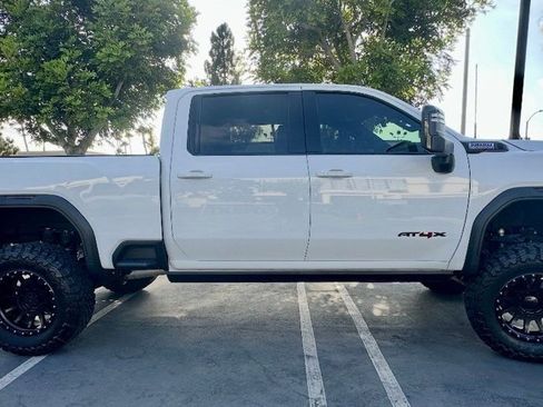 Used 2025 GMC Sierra 2500 AT4X AWD/4WD image 2