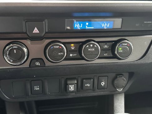 Used 2021 Toyota Tacoma TRD Off-Road image 23