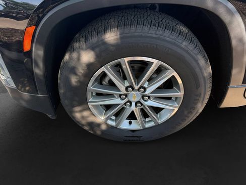 Used 2023 Chevrolet Traverse LT FWD image 12