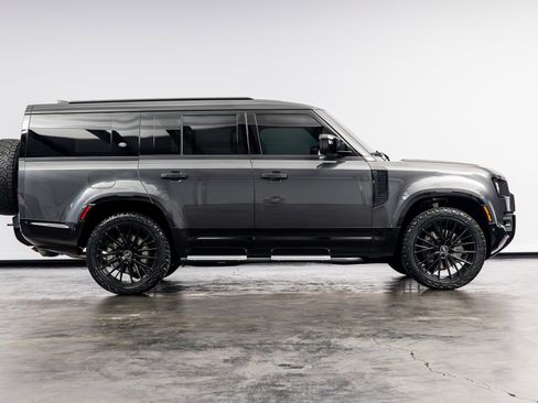 Used 2023 Land Rover Defender 130 X-Dynamic SE image 21