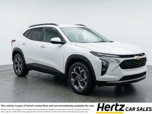 Used 2025 Chevrolet Trax LT FWD image 1