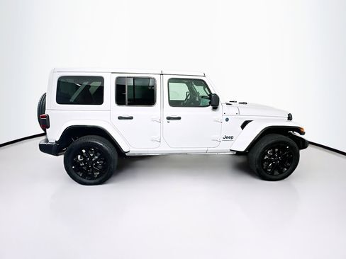 Used 2025 Jeep Wrangler Sahara w/ Safety Group image 10