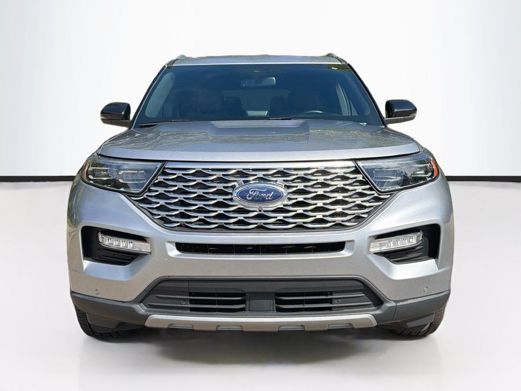 Used 2022 Ford Explorer Platinum w/ Equipment Group 601A AWD/4WD image 2
