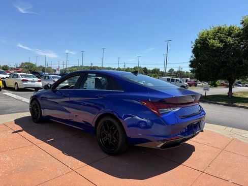 Used 2023 Hyundai Elantra Limited w/ Cargo Package FWD image 4