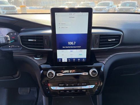 Used 2024 Ford Explorer Limited w/ Limited Technology Package image 17