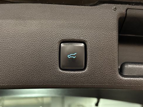 Used 2025 Ford Escape Platinum AWD/4WD image 47