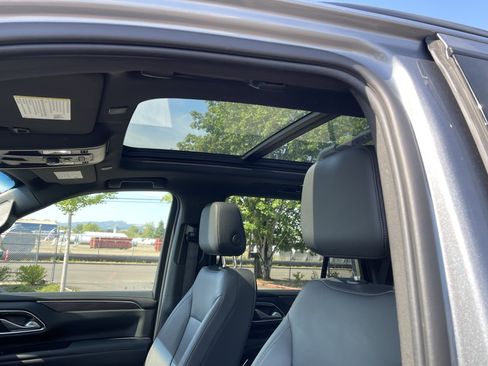 Used 2022 Chevrolet Tahoe Z71 w/ Luxury Package AWD/4WD image 21