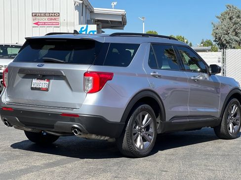 Used 2022 Ford Explorer XLT w/ Equipment Group 202A RWD image 4