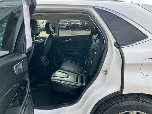 Used 2019 Ford Edge Titanium image 16