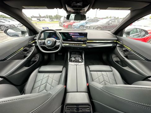 Used 2024 BMW i5 eDrive40i image 2