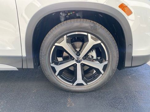 New 2025 Volkswagen Tiguan SE image 19