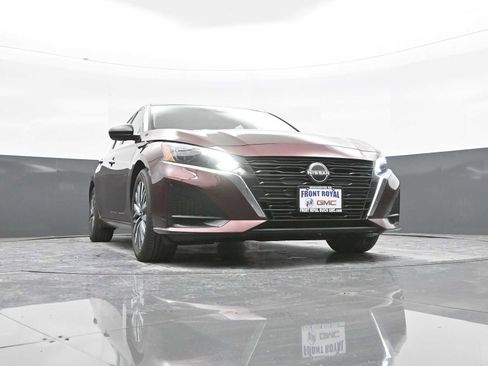 Used 2024 Nissan Altima 2.5 SV image 29