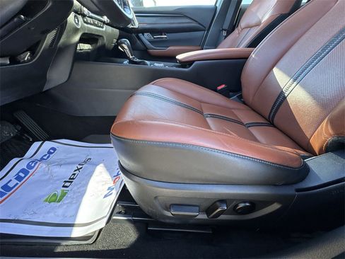 Used 2024 MAZDA CX-50 AWD 2.5 Turbo w/ Premium Pkg image 12