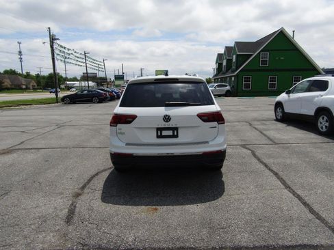 Used 2022 Volkswagen Tiguan SE AWD/4WD image 6