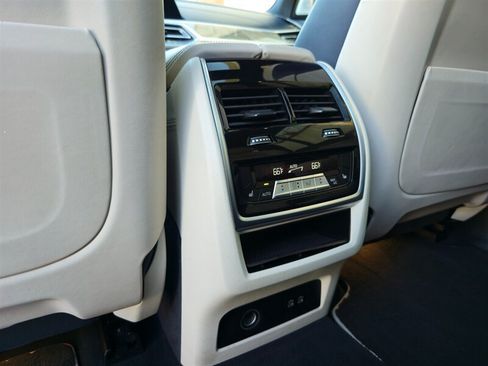 Used 2019 BMW X7 xDrive50i w/ M Sport Package AWD/4WD image 40