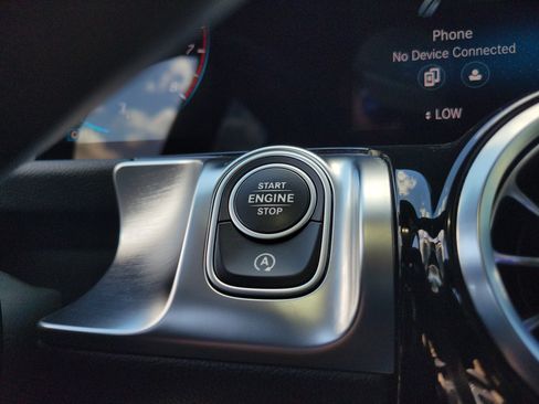 Used 2021 Mercedes-Benz GLB 250 image 25