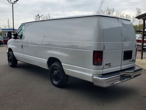 Used 2014 Ford E-150 and Econoline 150 Extended w/ Interior Upgrade Package image 4