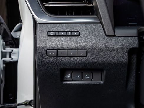 Used 2025 Lexus GX 550 w/ Accessory Package (2T) AWD/4WD image 22