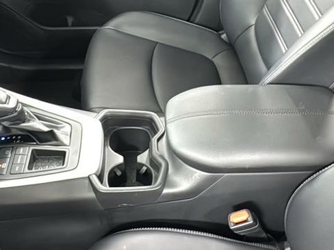 Used 2019 Toyota RAV4 XLE Premium image 34