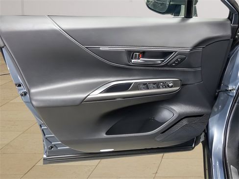 Certified 2022 Toyota Venza XLE image 20