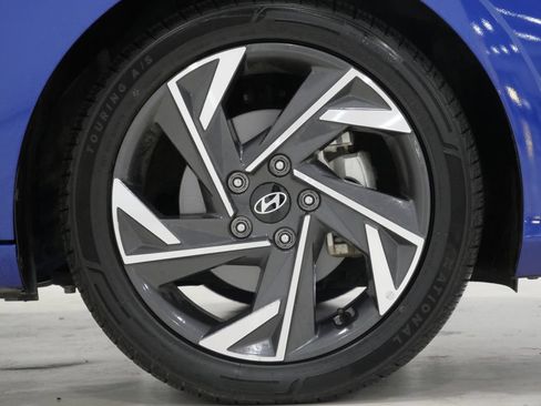 Used 2025 Hyundai Elantra Limited FWD image 10