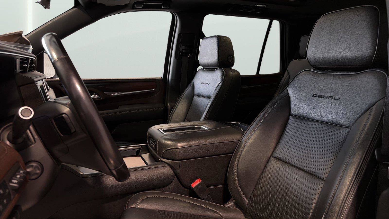 Used 2022 GMC Yukon Denali w/ Denali Premium Package AWD/4WD image 10