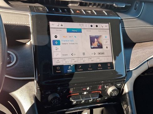 Used 2022 Jeep Grand Cherokee Limited image 17