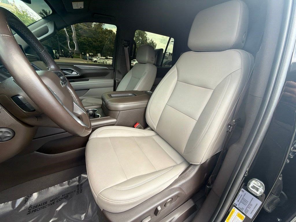 Used 2023 Chevrolet Tahoe Z71 w/ Luxury Package AWD/4WD image 13