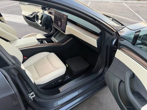 Used 2022 Tesla Model S Standard Range image 11