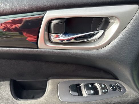 Used 2016 Nissan Pathfinder SV w/ SV Cold Weather Package image 25