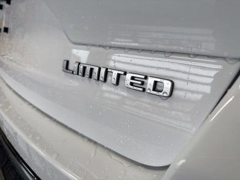 New 2025 Jeep Grand Cherokee Limited w/ Luxury Tech Group II AWD/4WD image 19