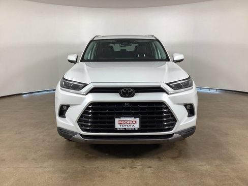Used 2024 Toyota Grand Highlander AWD image 3