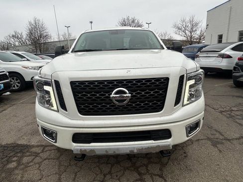 Used 2019 Nissan Titan PRO-4X w/ Pro-4x Convenience Package image 2
