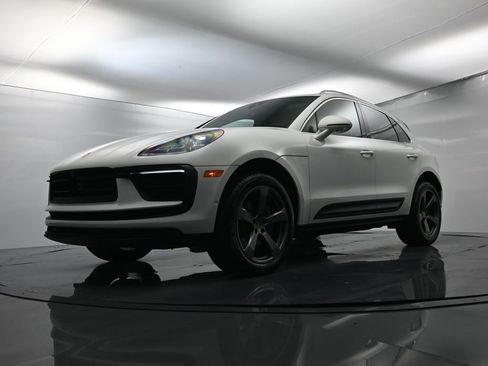 Used 2025 Porsche Macan image 45