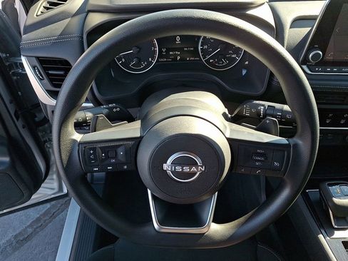 Used 2024 Nissan Rogue S image 18