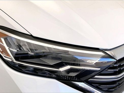 Used 2023 Volkswagen Jetta SE w/ Panoramic Sunroof Package image 28