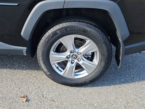 Used 2022 Toyota RAV4 XLE image 8