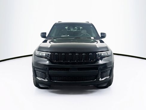 Used 2022 Jeep Grand Cherokee L Laredo image 2