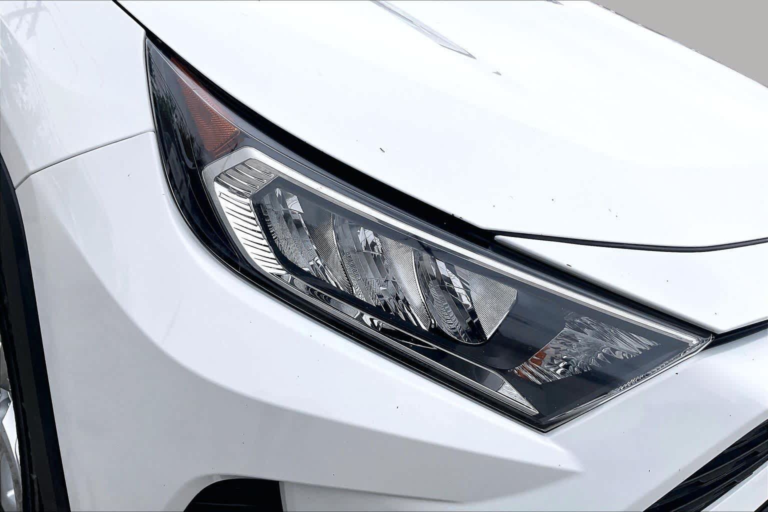Used 2020 Toyota RAV4 XLE w/ Convenience Package FWD image 27
