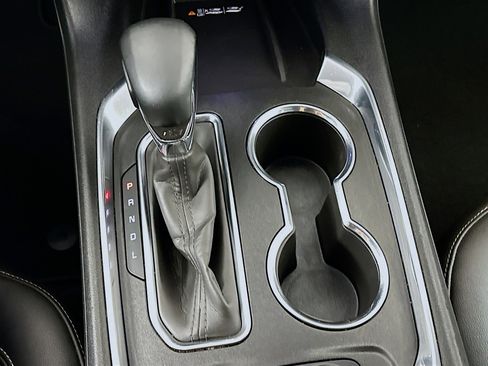 Used 2023 Chevrolet Traverse LT w/ Rear Camera Mirror Package image 24