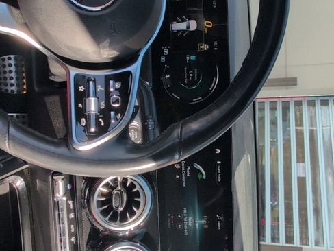 Used 2023 Mercedes-Benz GLB 250 4MATIC image 35