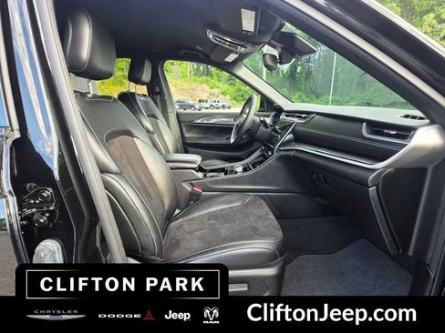 Used 2023 Jeep Grand Cherokee L Laredo AWD/4WD image 16