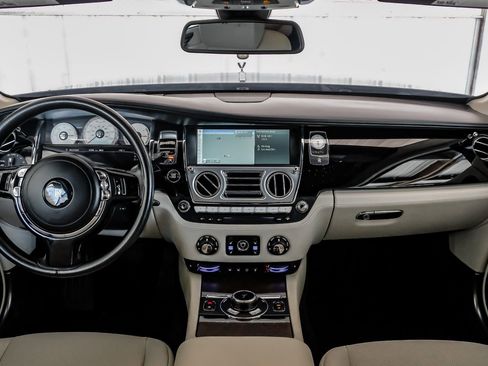 Used 2016 Rolls-Royce Wraith image 12
