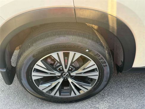 Used 2023 Nissan Rogue SV image 15