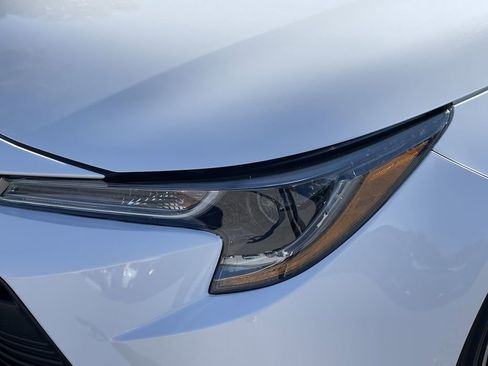 Used 2025 Toyota Corolla LE FWD image 6