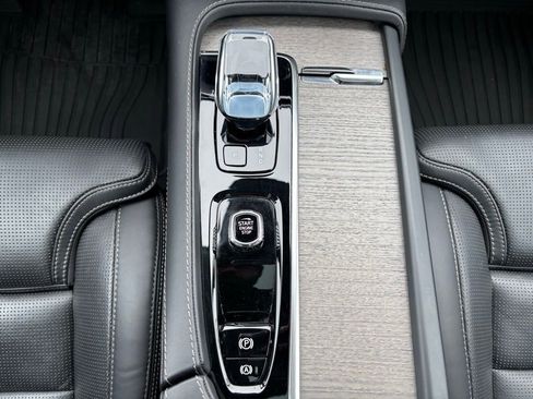 Certified 2024 Volvo XC90 B6 Ultimate w/ Protection Package Premier image 26