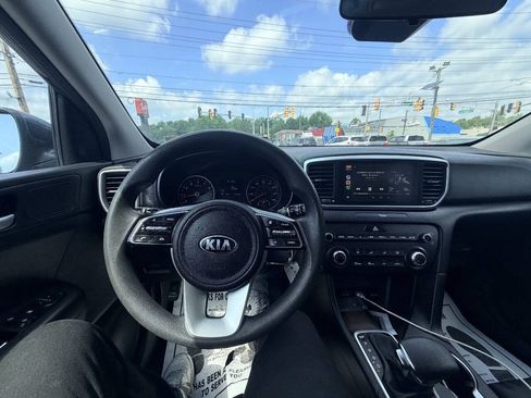 Used 2022 Kia Sportage LX AWD/4WD image 3