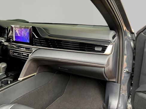 Used 2025 Toyota Camry SE w/ Convenience Package FWD image 26