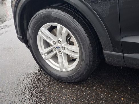 Used 2023 Ford Explorer XLT image 34