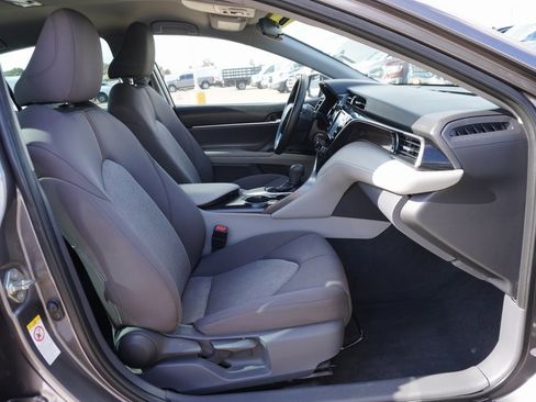 Used 2019 Toyota Camry LE image 21
